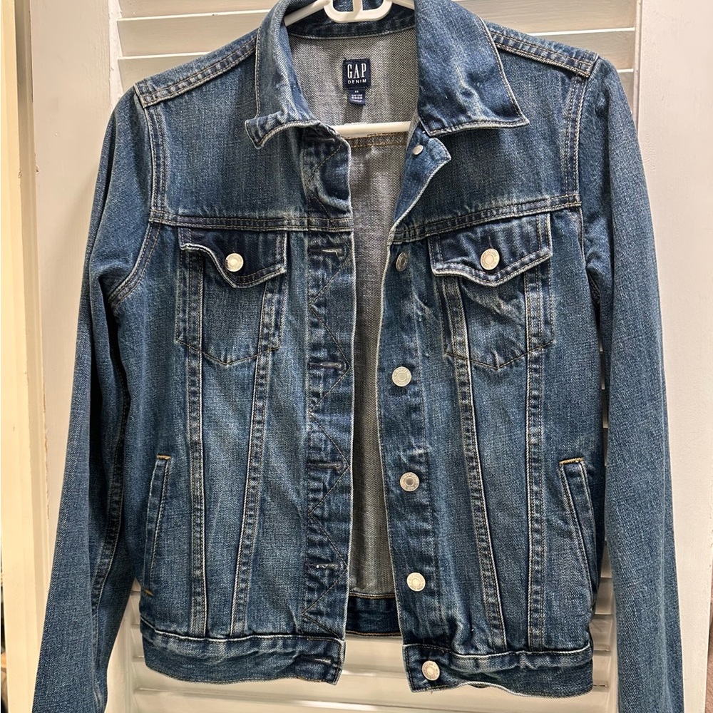 Gap women’s jean jacket